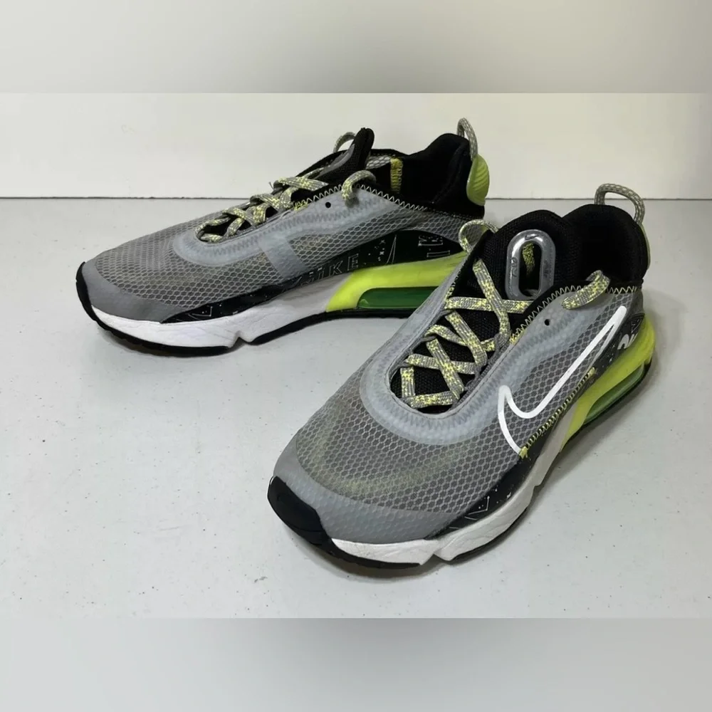 Nike Air Max 2090 Special Edition Glow In the Dark Galaxy Youth‎ Size 7Y